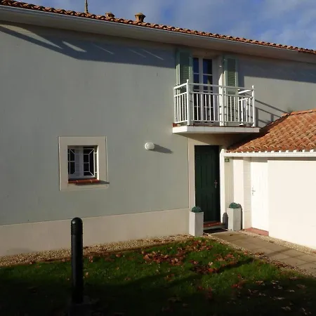 Casa de Férias Maison Avec Piscine Chauffee, 4 Pieces, 6 Couchages Pres De Saint-gilles-croix-de-vie - Fr-1-224-671 Saint-Révérend